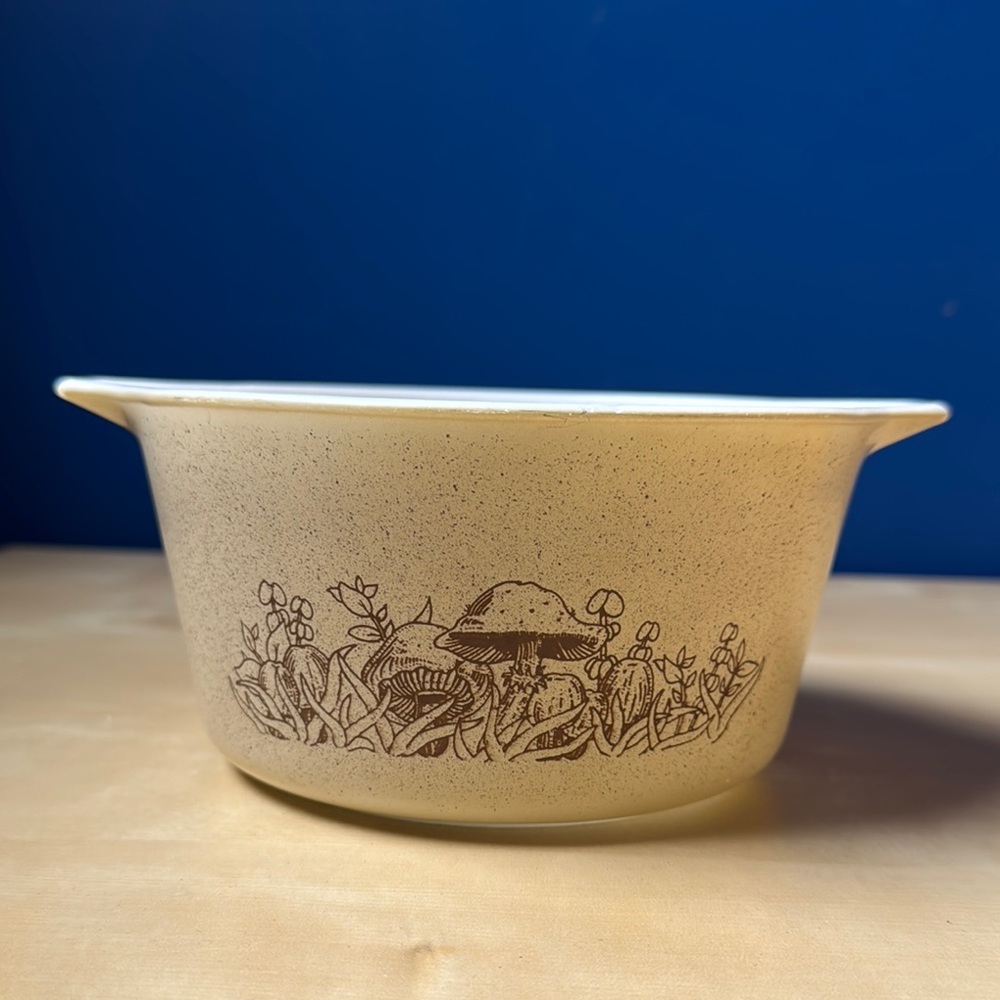 Vintage Pyrex Forest Fancies Mushroom print 1L Bowl